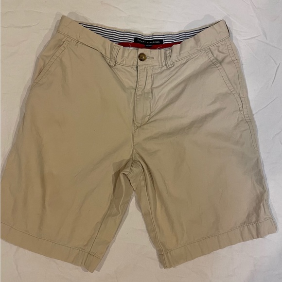 Tommy Hilfiger khaki Shorts - Picture 1 of 5